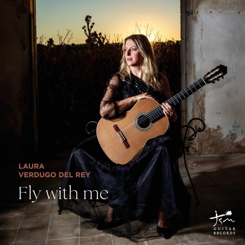 Portada del CD Fly with me de Laura Verdugo del Rey con guitarra clásica